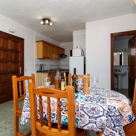 Floritas 20 - Two Bed דירה